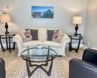 Seaside Retreat Near Surfers Beach Newly Remodeled - Half Moon Bay