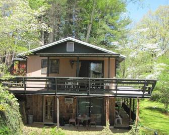 Wooded property, Close to town - Franklin - Будівля