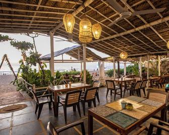 Sunset Cafe Beach Stay - Gokarna - Restaurante
