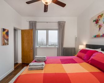 The Globe House on Munjoy Hill - Walk to Breweries - Portland - Bedroom