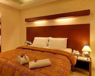 Dhanunjayas Luxury Hotel - Hosūr