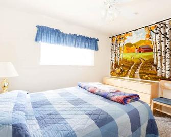 CoatneyCabin South Lake Tahoe Vacation Cabin - Private deck and broadband Wi-Fi! - South Lake Tahoe - Habitación