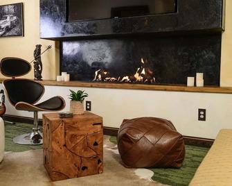 Farmhouse Suite at Haus of Taylor - Tazewell - Sala de estar