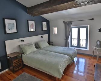 Old renovated farmhouse with private pool - Montréal - Bedroom