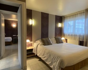 Contact Hôtel - Hôtel Les Bleuets & Spa - הונפלואור - חדר שינה