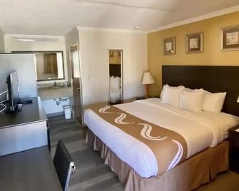 Hibiscus Inn & Suites - Absecon - Bedroom
