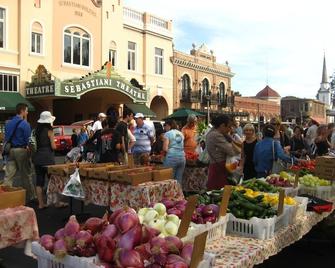 Cottage Sonoma @ Historic Plaza. - Includes Wine Tasting Passport - Sonoma