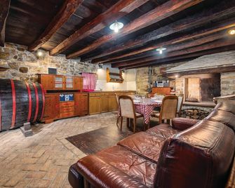 2 bedroom stunning home in Marcenagla - Buzet - Sala de estar