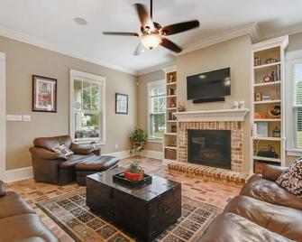 Ocean View-3 Bdrm Plus Mother-In-Law Sui - Gulfport - Living room