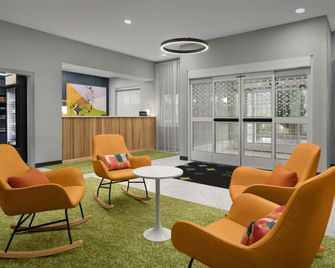 Spark by Hilton Washington Meadowlands Blvd - Washington - Lobby