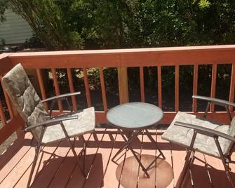 Private Room Minutes away from the beach and downtown. - Wilmington - Balcony