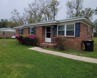 Small house inside the City of Loxley. Big yard. Sage and calm neighborhood - Loxley - Edificio