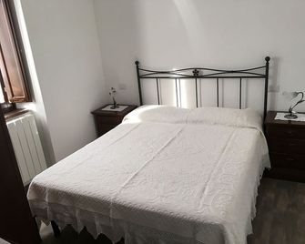 La Torre dell'Orologio - Forlì del Sannio - Habitación
