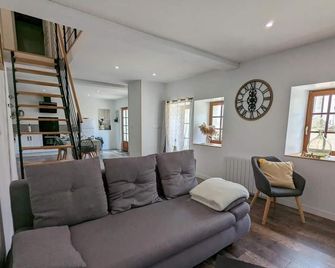 Gîte La Rive Gauche - Saint-Même-les-Carrières - Living room