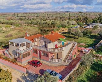 Studio Apartment In Fazana - Fažana - Budynek