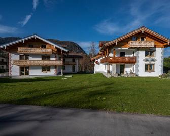 Vacation apartment Untersberg, 78 sqm, 2 separate bedrooms, living/dining area, bathroom with bathtub, south-facing balcony - Schönau am Königsee