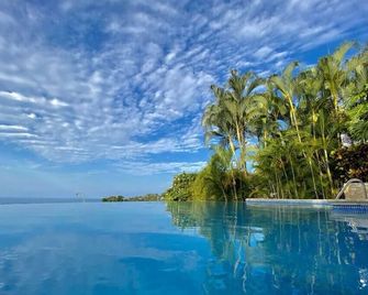 Villa Roca Boutique Resort & Suites - Adult Only - מנואל אנטוניו - בריכה