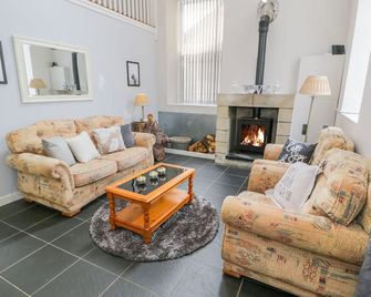 Horeb Chapel House, Pet Friendly, With Open Fire In Tanygrisiau - Blaenau Ffestiniog - Living room