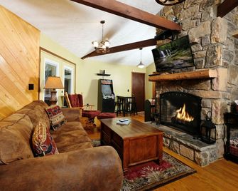 River View, Fire Pit, Hot Tub, Arcade Game Shadybrook Has Everything You Want! - Sevierville - Salon