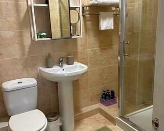 Streatham Common Bed & Breakfast - London - Bathroom