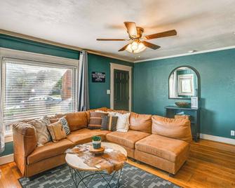 Fire Pit and Small-Town Charm San Angelo Getaway! - San Angelo