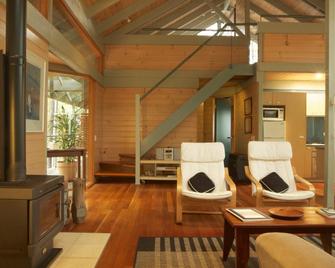 Bombah Point Eco Cottages - Bulahdelah - Living room