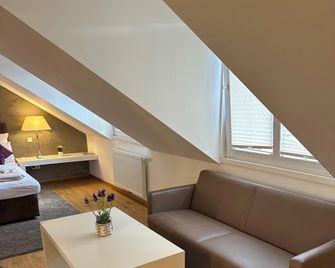 Helvetia Suites - Düsseldorf - Wohnzimmer