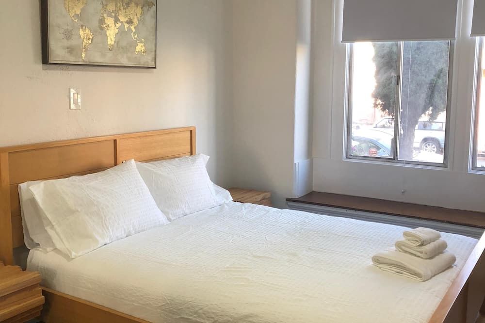 Relaxed and Spacious 2 BR Apartment with a Patio - אוקלנד - חדר שינה