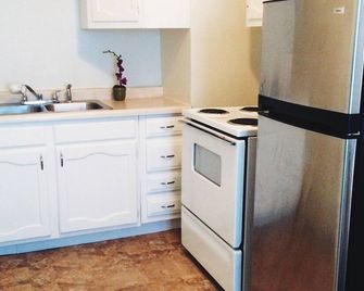 Downtown Nice House/ 1 Bed/1 Bath /Close To Attractions/ 35 Mn To Ski Resort - Salt Lake City - Kitchen