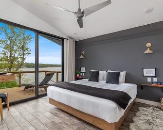 Lakeside Modern Luxury with Lake Views - Grove - Bedroom