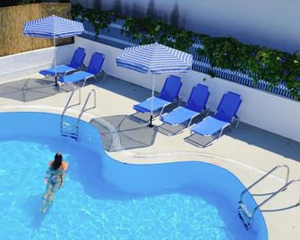 Kalimera Studios and Apartments - Moraitika - Zwembad