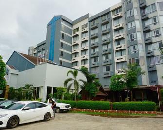 Thepnakorn Hotel - Buri Ram - Bygning