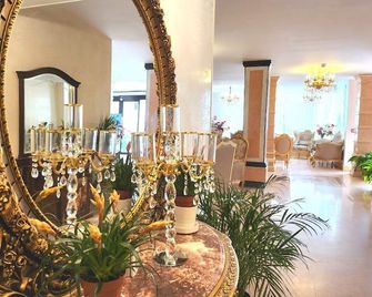 Hotel Royal Paris Ivry - Ivry-sur-Seine - Hall d’entrée