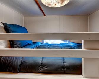Kamp Koby - Fair Haven - Bedroom