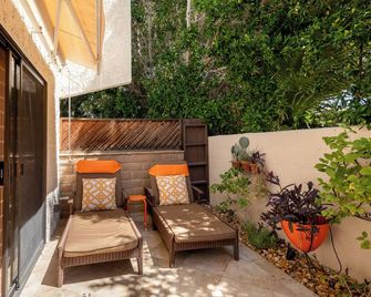 Sunkist at 411 - Community Pool - Palm Springs - Pati
