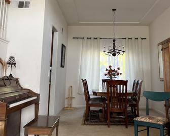 2rooms 2bathrooms large home! Mountain Views, Near Napa Valley, Enjoy Golf! - Vallejo - Salle à manger