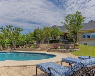 Elegant French Estate - Pool, Views, Nature Trails - Manor - Pool