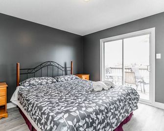 Beach1 Riverfront Resort - Wasaga Beach - Bedroom