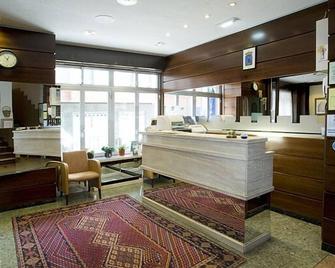 Hotel Castilla - חיחון - דלפק קבלה