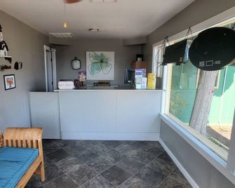 Town & Country - Fort Stockton - Vastaanotto