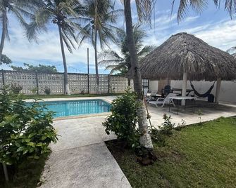 Beautiful Beach-front House, - La Libertad - Pool