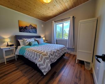Meadow View Guest House, quiet, comfortable country retreat w/ outdoor amenities - Cranbrook - Bedroom