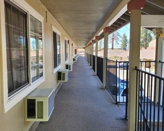 Bluebird Day Inn & Suites - South Lake Tahoe - Outdoor view