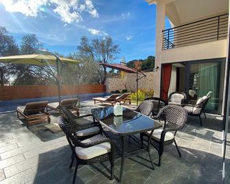 Luxury Romantic Hillside Villa with breath taking views. - Kalkan - Patio