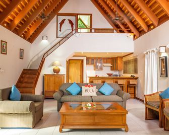 First Landing Beach Resort and Villas - Viseisei - סלון