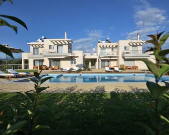 Edem Suites - Marathopolis - Pool
