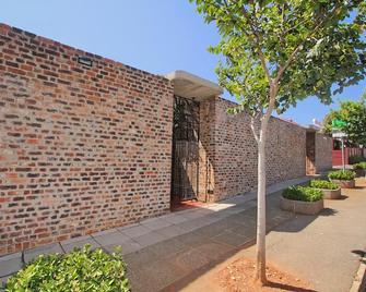 Motel Mi Pi Chi - Johannesburg - Building