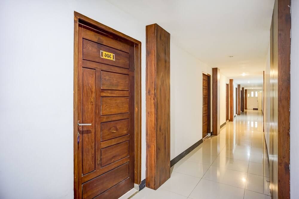Collection O Gapura Hotel Near Parapat Penatapan Danau Toba - Parapat - Hallway