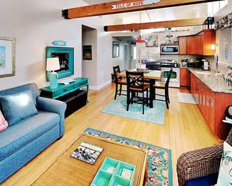 Treetop Cottage - Tybee Island - Sala de estar