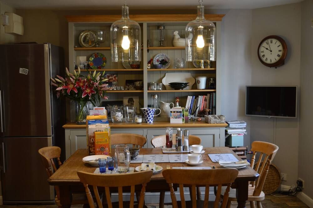 Motts Cottage - Great Dunmow - Dining room